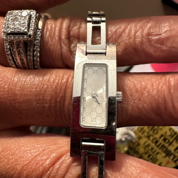 Vintage Gucci 3900 L Watch (Authentic} w/COA - Picture 3 of 11